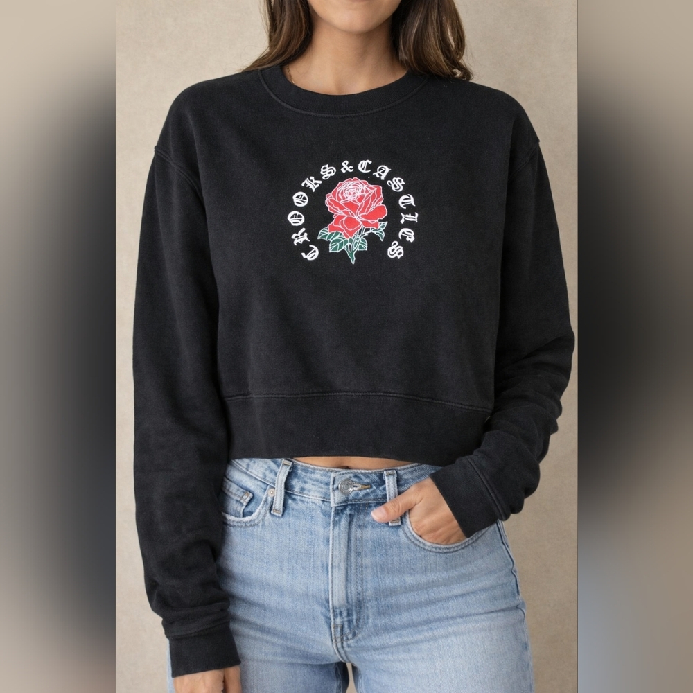 Crooks & Castles Women's Black Rose Graphic Cropped Sweatshirt